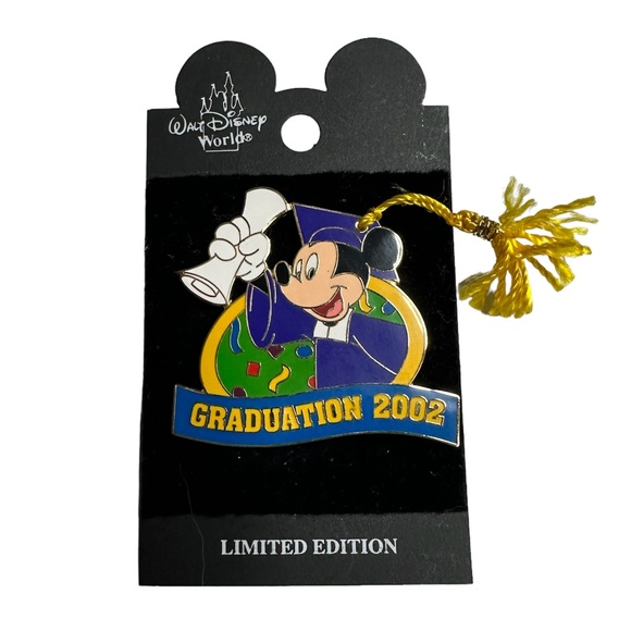Mickey Mouse Graduation Pin 2002 - Picture 1 of 4